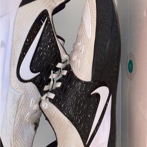 Size 14 Kyrie Low